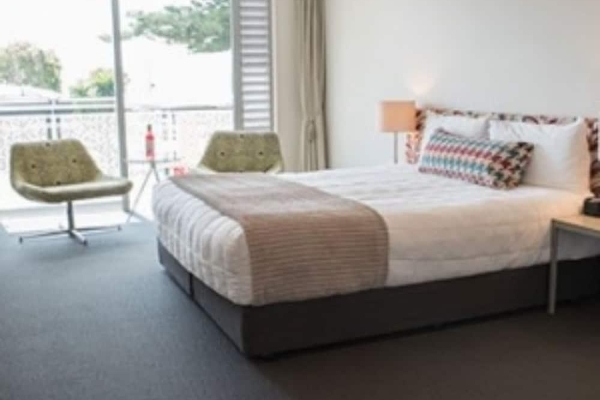 Navigate Seaside Hotel (Westshore)